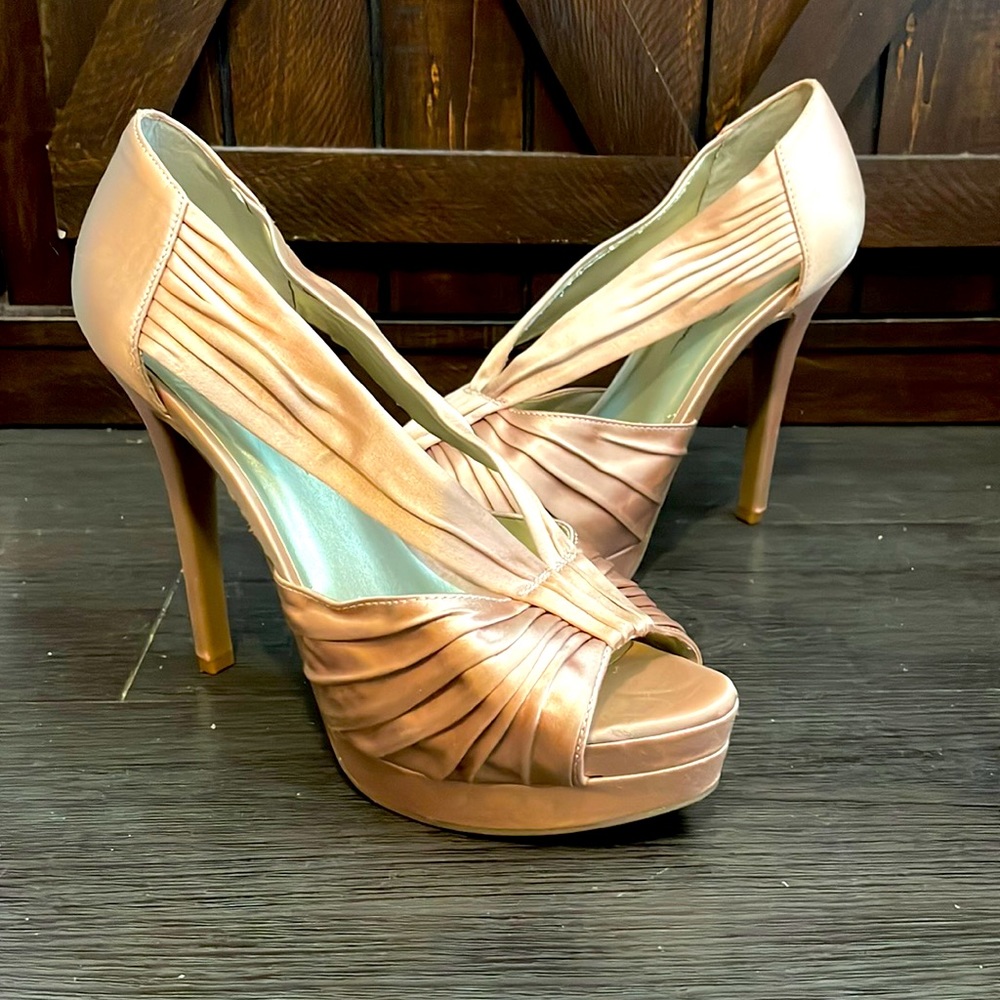 Jessica Simpson Blush Satin Platform Peep Toe Heels 9.5 NWOT